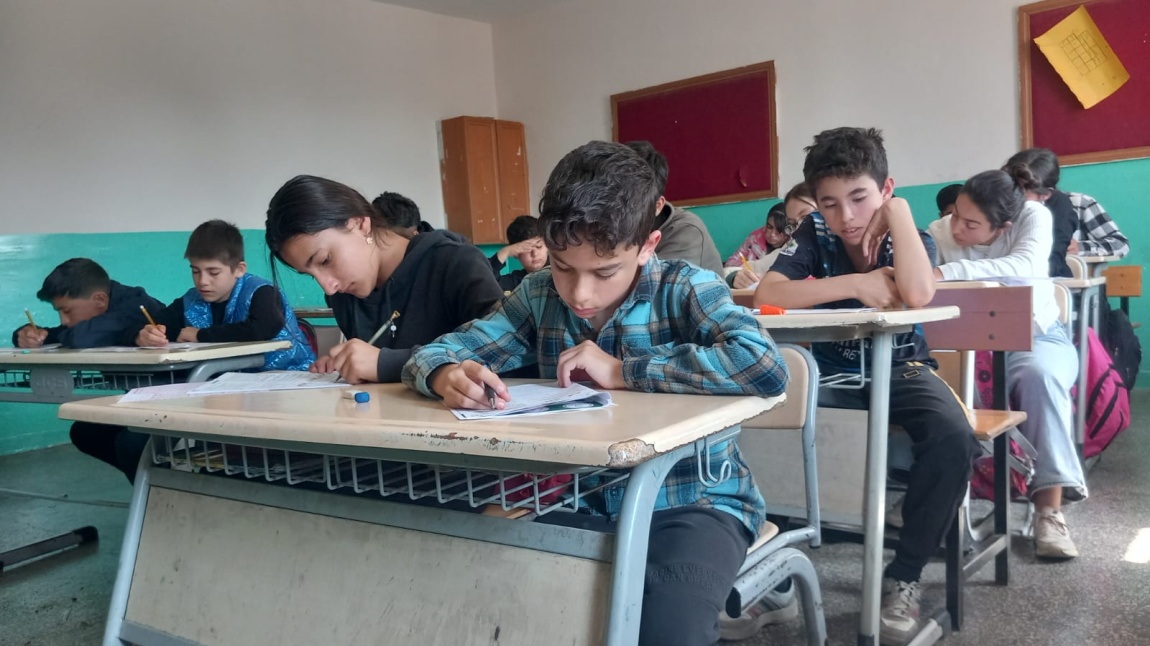 Kızıltepe Kaymakamlığı  ile Kızıltepe İlçe  Milli  Eğitim  Müdürlüğünün destekleri ile okulumuzda  8. Sınıflara yönelik deneme sınavı yapıldı.